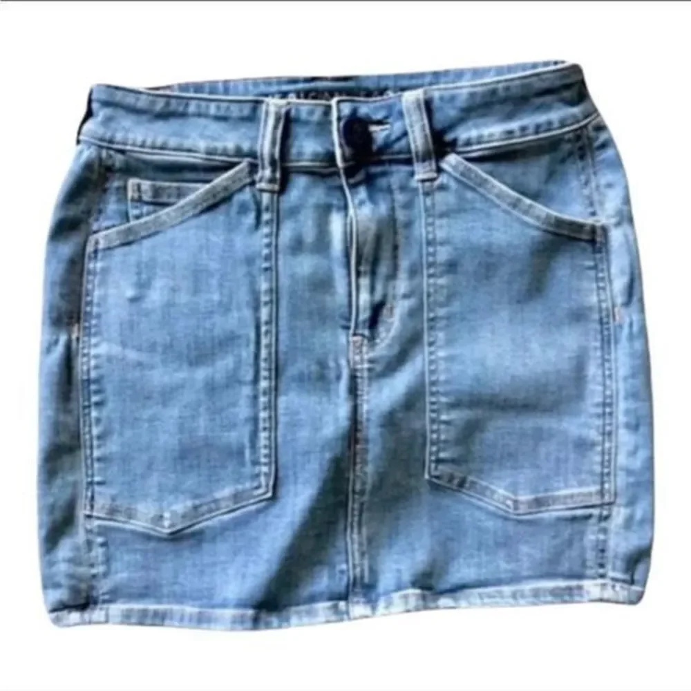 American Eagle Outfitters‎ Hi-Rise mini jean skirt Size 2